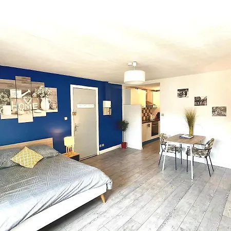Studio Hyper-Centre Moissac 30 M2 Calme Cour Interieure Velos Logement Entier Lägenhet