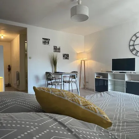 Studio Hyper-Centre Moissac 30 M2 Calme Cour Interieure Velos Logement Entier *