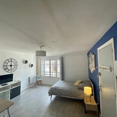 Entier - Centre - 30 M2 - Calme - Cour Interieure Securise Velos - 50m Du Marche De Moissac