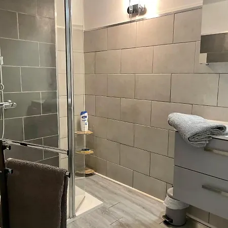 Daire Entier - Centre - 30 M2 - Calme - Cour Interieure Securise Velos - 50m Du Marche De *