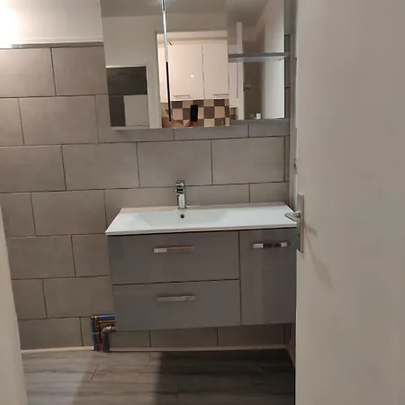 Διαμέρισμα Entier - Centre - 30 M2 - Calme - Cour Interieure Securise Velos - 50m Du Marche De *