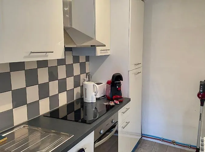 Entier - Centre - 30 M2 - Calme - Cour Interieure Securise Velos - 50m Du Marche De شقة *