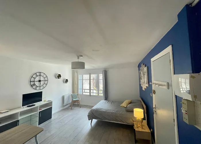 Entier - Centre - 30 M2 - Calme - Cour Interieure Securise Velos - 50m Du Marche De مْواساك