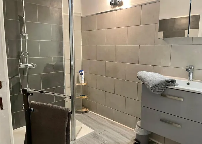 شقة Entier - Centre - 30 M2 - Calme - Cour Interieure Securise Velos - 50m Du Marche De *