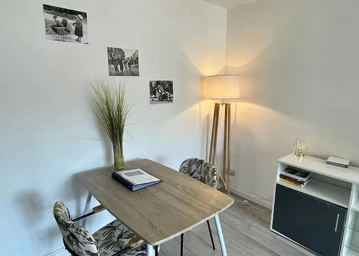 Entier - Centre - 30 M2 - Calme - Cour Interieure Securise Velos - 50m Du Marche De شقة *